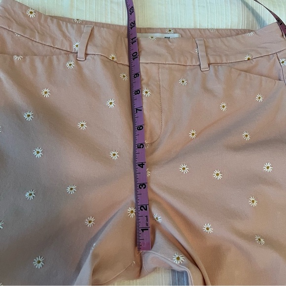 2/$30 Old Navy Pink Chinos Pixie High Rise Daisy Embroidered Slim Fit Cropped - Picture 10 of 12